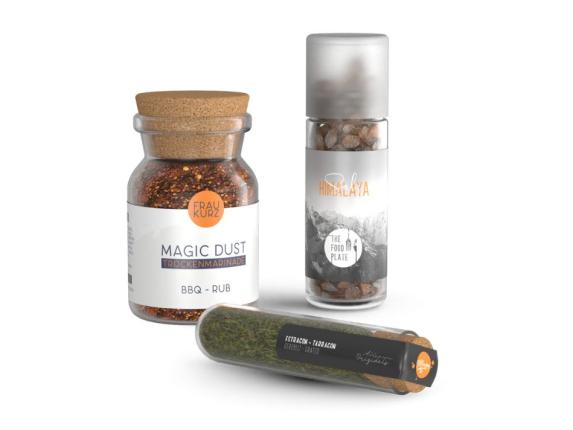 Lebensmitteletiketten auf Gewürzgläsern