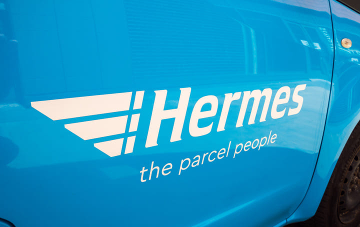 Auslieferfahrzeug des Versanddienstleisters Hermes