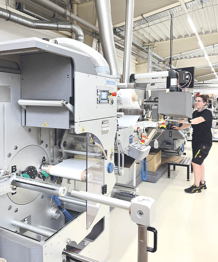 Druckmaschine in der Produktion von Labelprint24