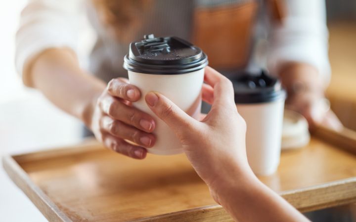 Kaffee-to-go Becher - Mehrwegpflicht für den Handel