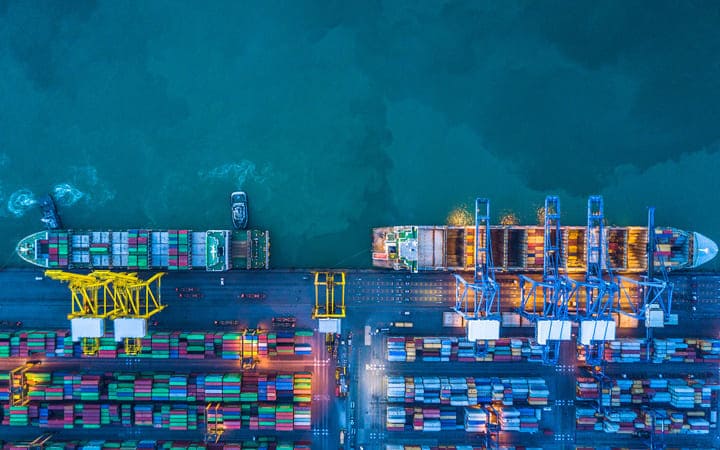 Warentransport über Containerschiffe