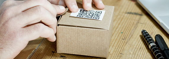 pakowanie kartonów przesyłkowych